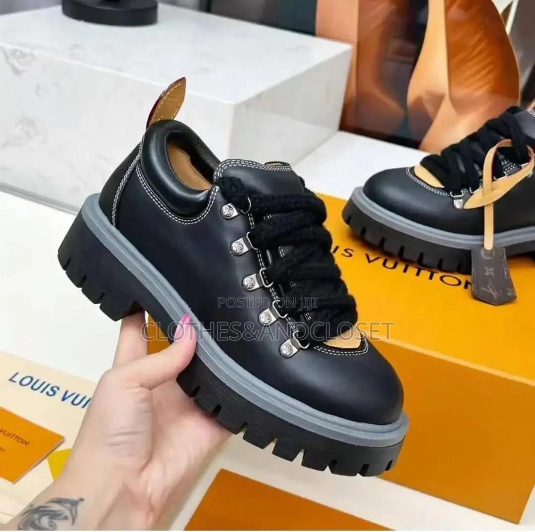 Supreme Quality and Heavy Lv Shoes
