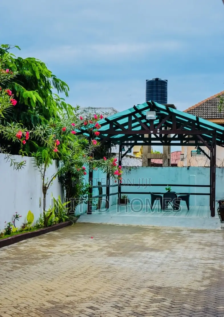 Furnished 2bdrm House in Labone for sale