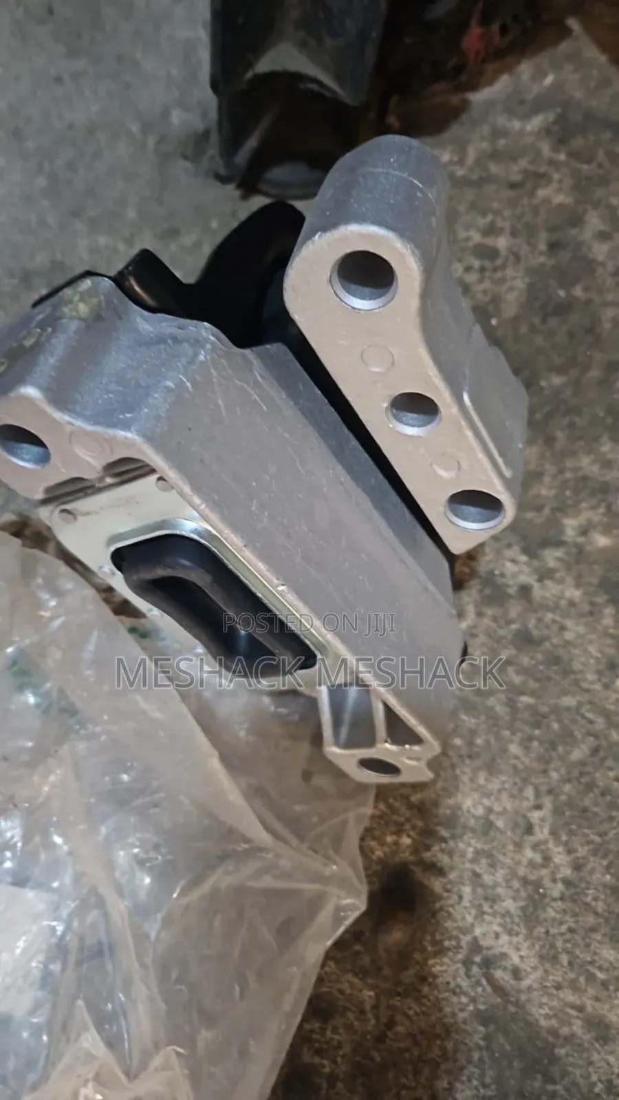 Mitsubishi Outlander Engine Seat Top 2017