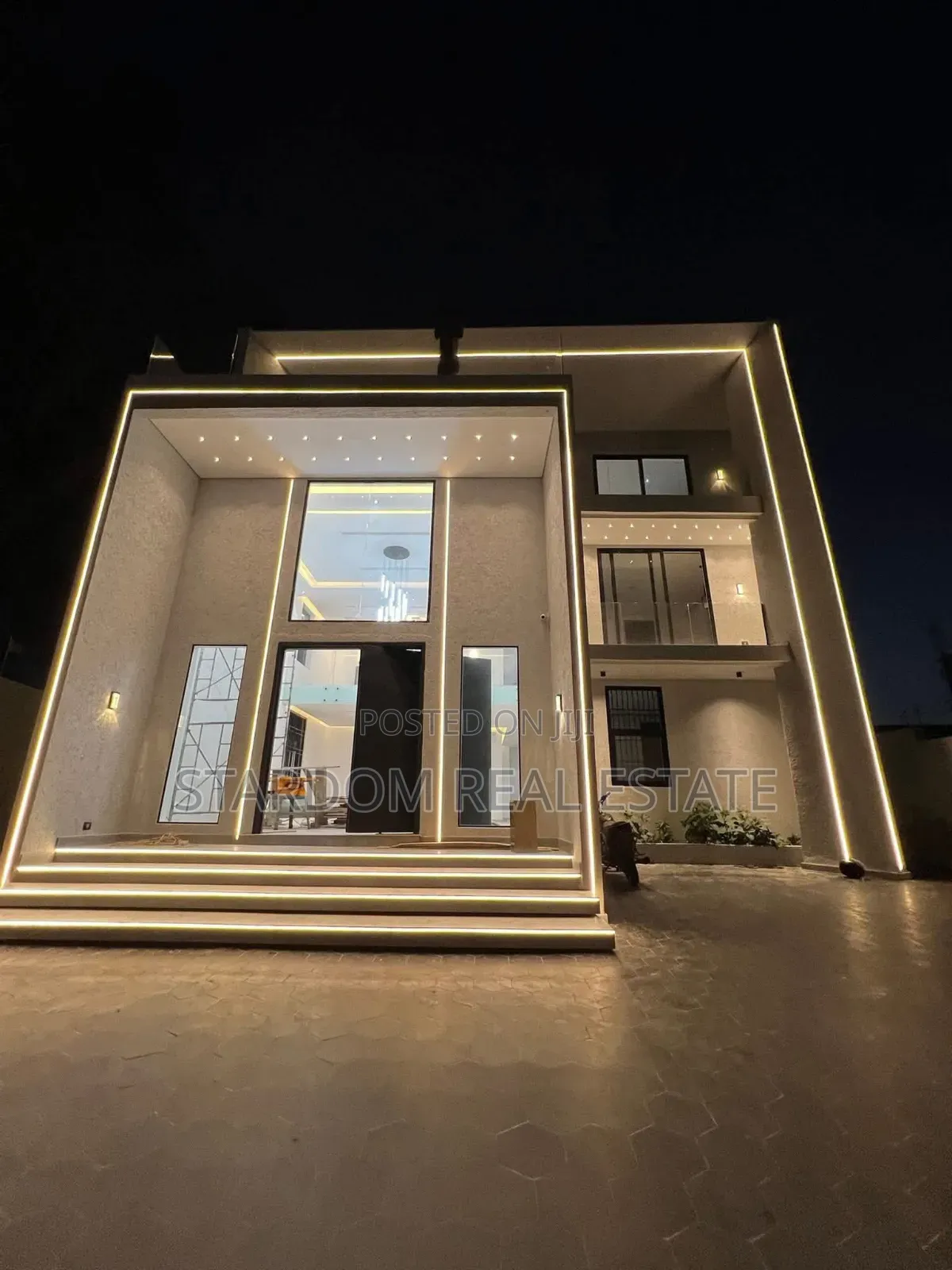 5bdrm Duplex in West Trassaco, East Legon for sale