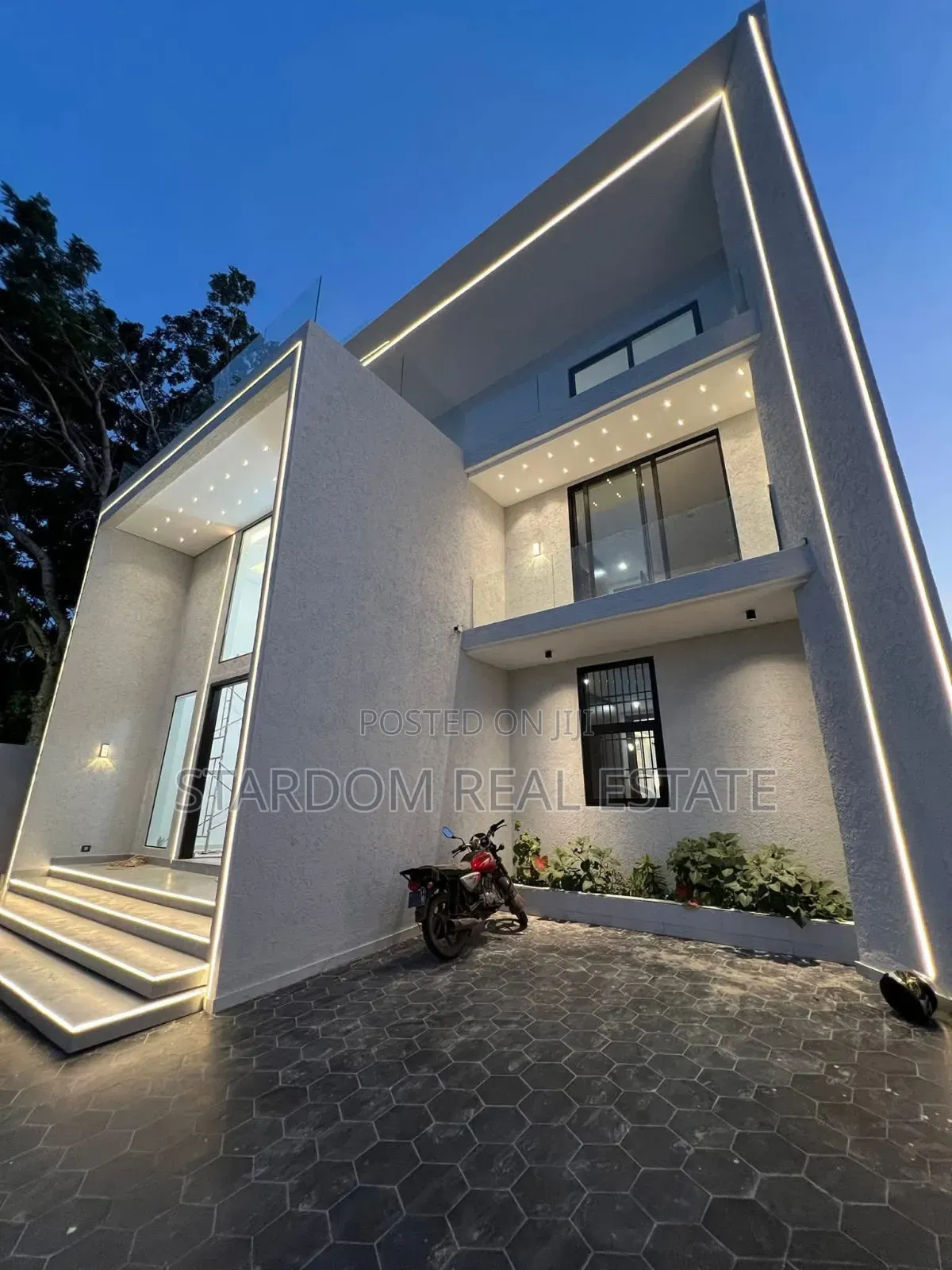 5bdrm Duplex in West Trassaco, East Legon for sale