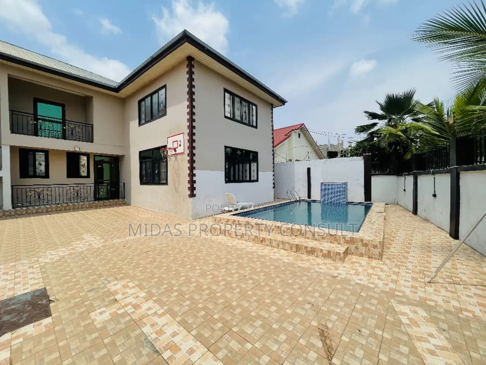7bdrm House in Eat Legon for sale