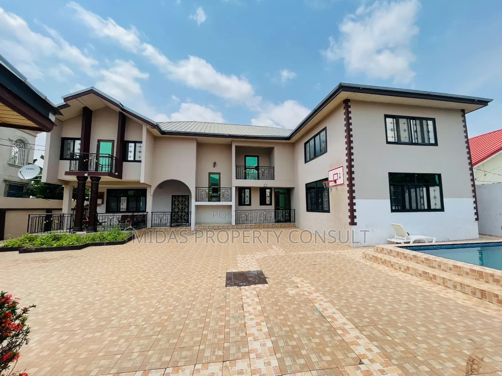 7bdrm House in Eat Legon for sale