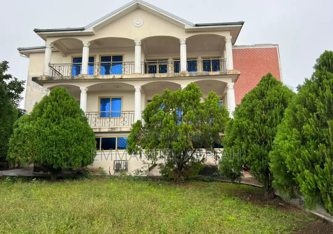 7bdrm House in Macaty Hills for sale