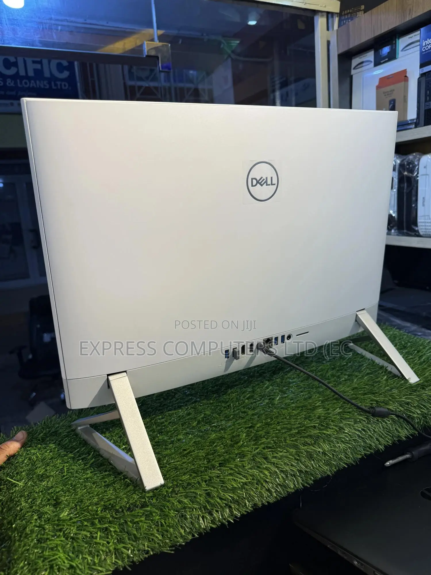 Dell Inspiron 24 5000 16GB Intel Core i5 SSHD (Hybrid) 1T