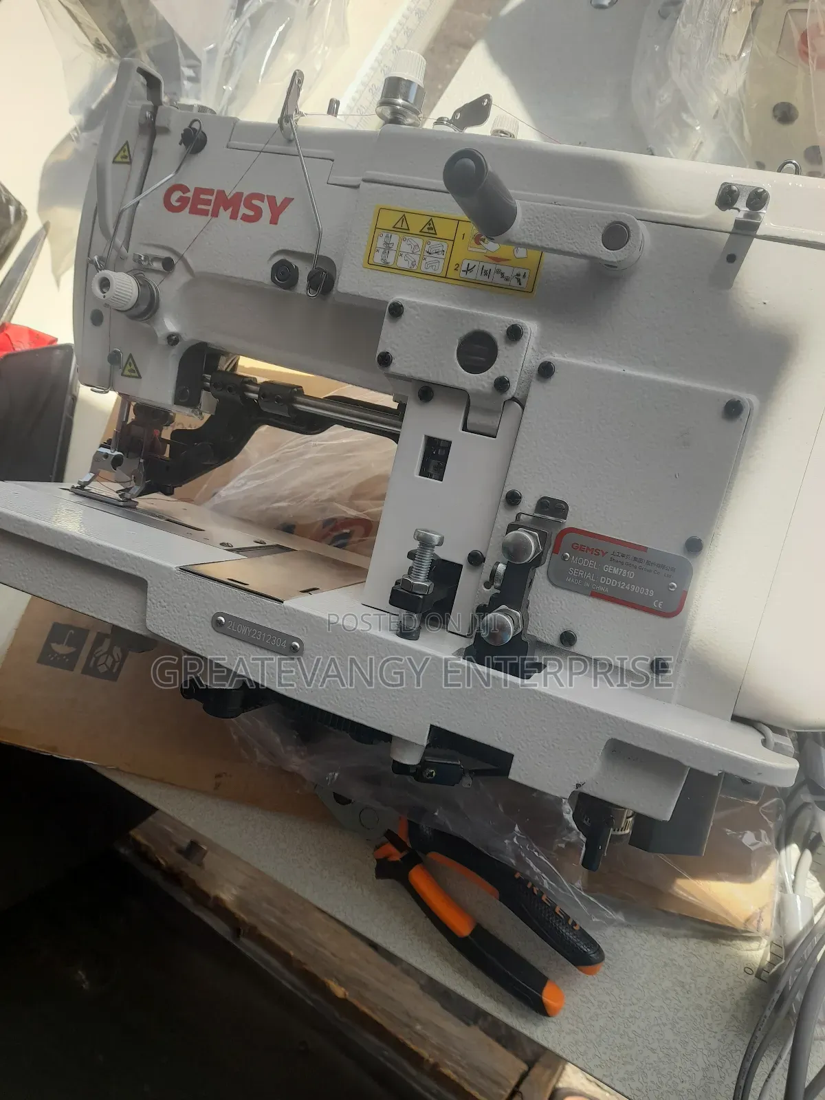 Brand-New Industrial Buttonholes Machine