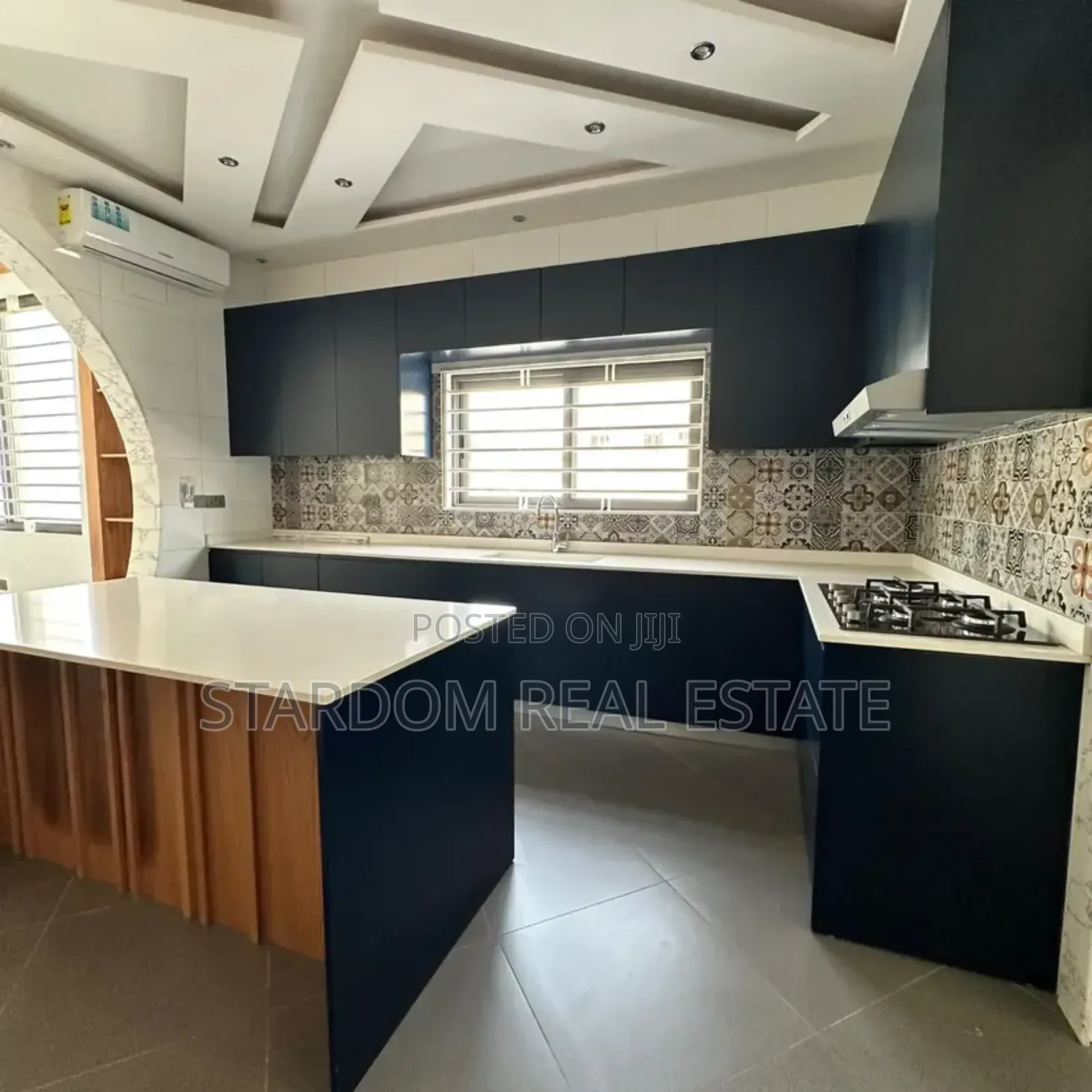 6bdrm Mansion in West Trassaco, East Legon for sale