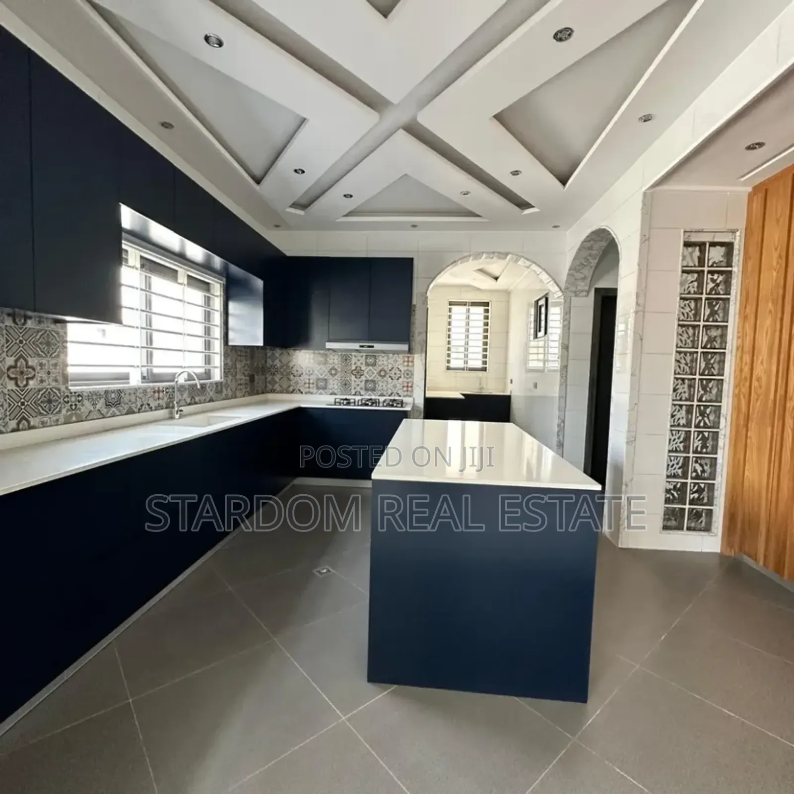 6bdrm Mansion in West Trassaco, East Legon for sale