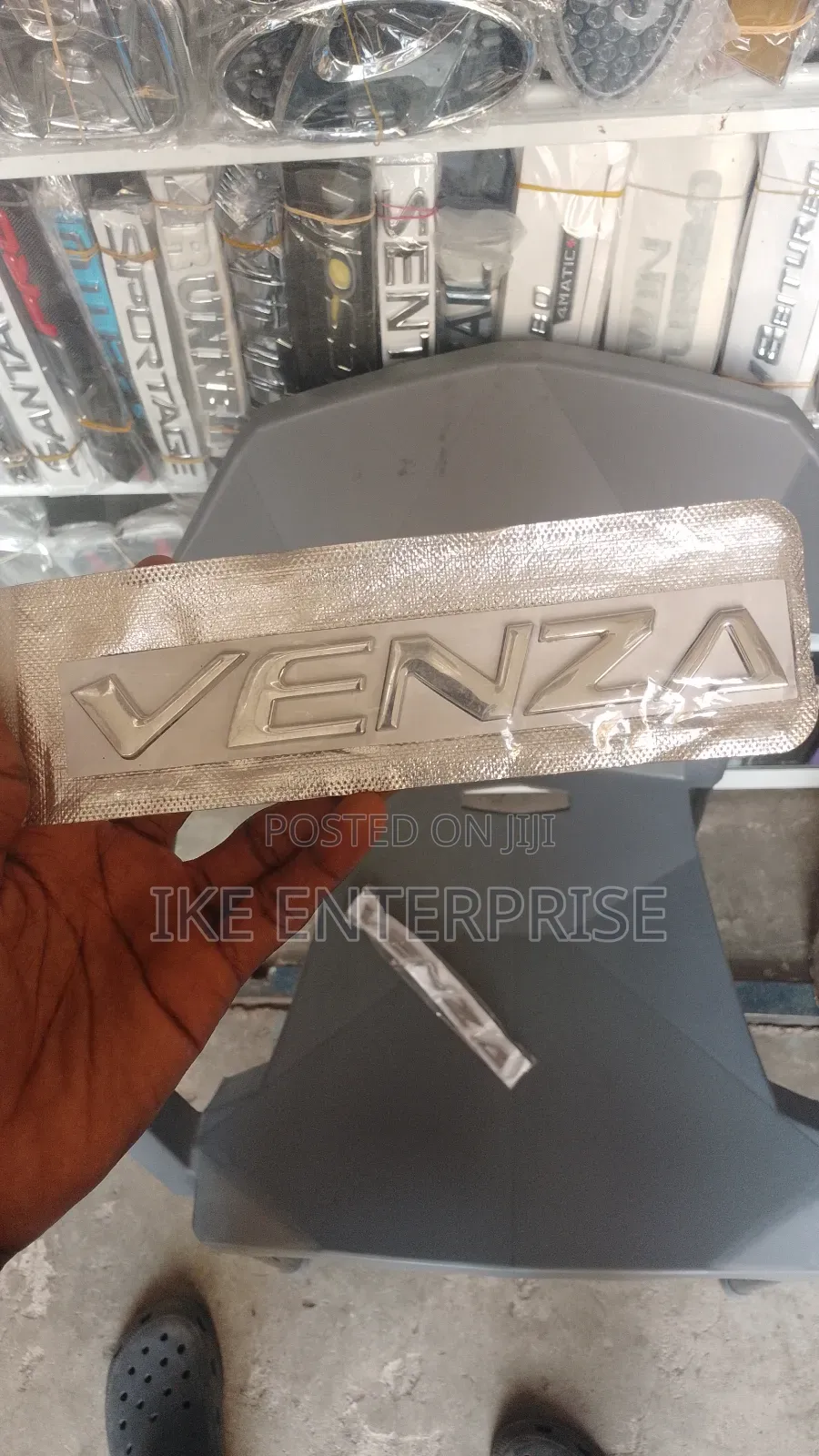 Toyota Venza Writing/Emblem/Logo