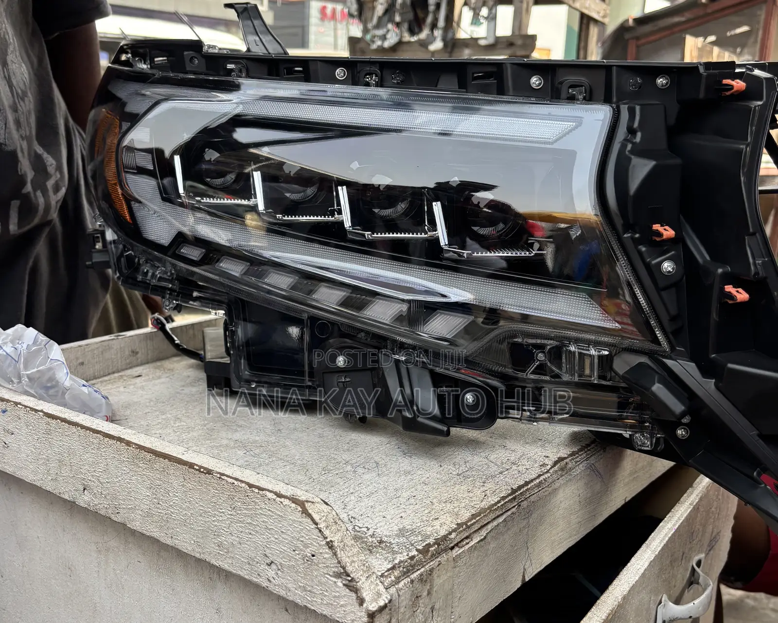 Toyota Landcruiser Prado 2017,2018,2019,2020,2021,2022 Spec Headlight