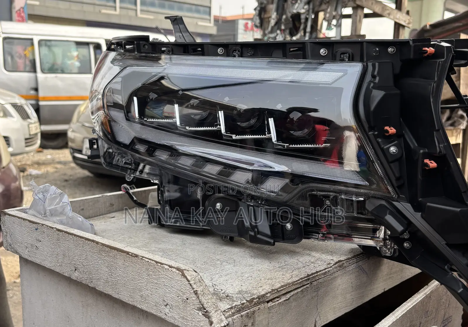 Toyota Landcruiser Prado 2017,2018,2019,2020,2021,2022 Spec Headlight
