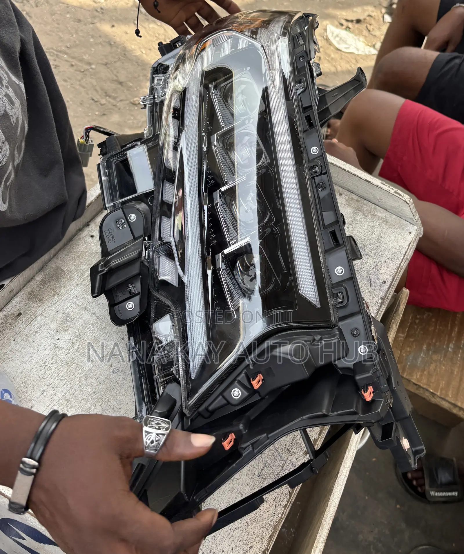 Toyota Landcruiser Prado 2017,2018,2019,2020,2021,2022 Spec Headlight