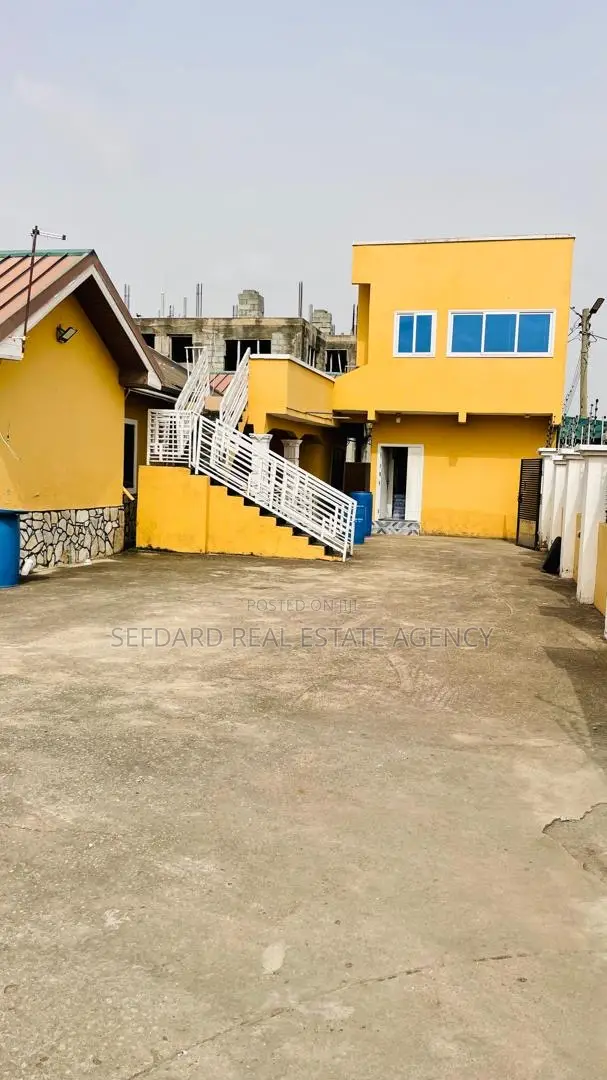 5bdrm House in Pokuase for sale