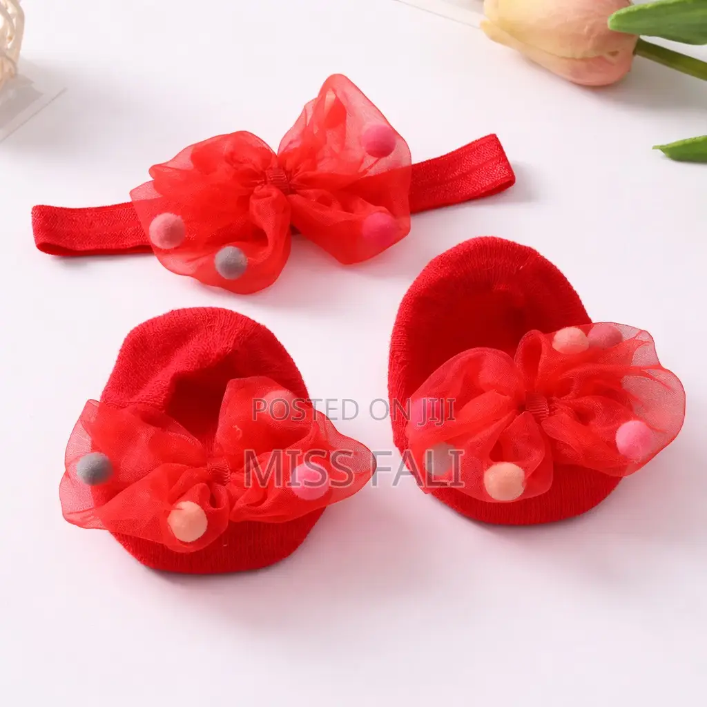 Baby Pom Pom Set. 0-1y