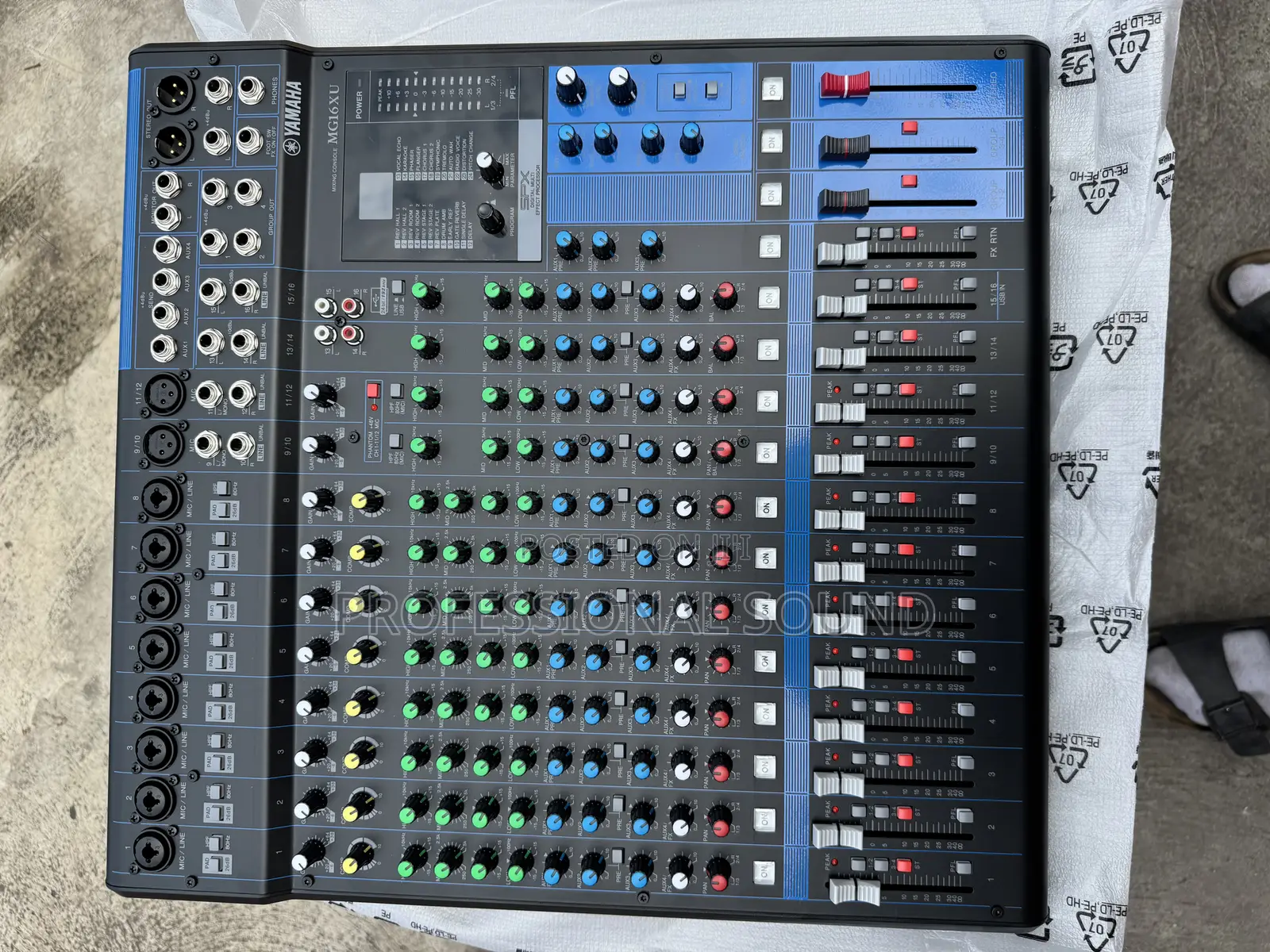 Yamaha Mg16xu 16-Channel Mixer.