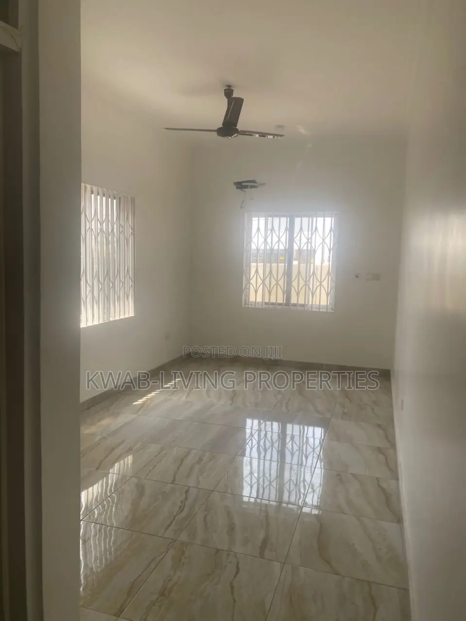 4bdrm House in Lake Side Estate for rent