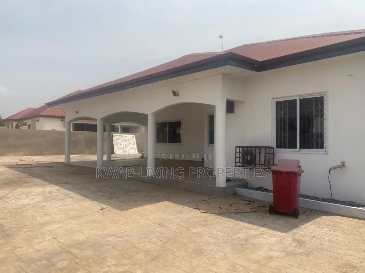 4bdrm House in Lake Side Estate for rent