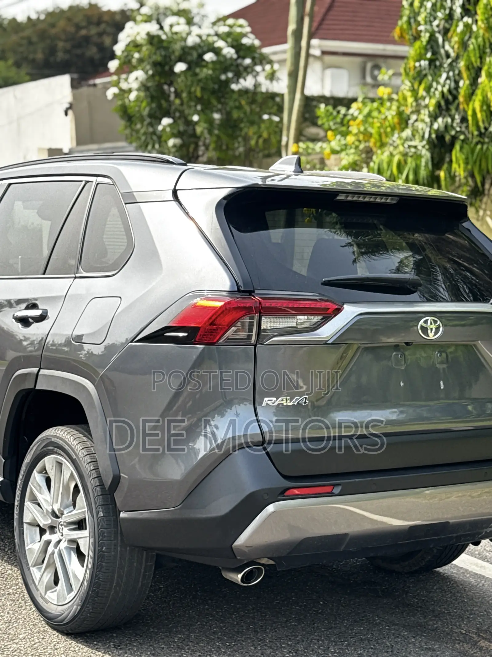 Toyota RAV4 Limited 2021 Gray