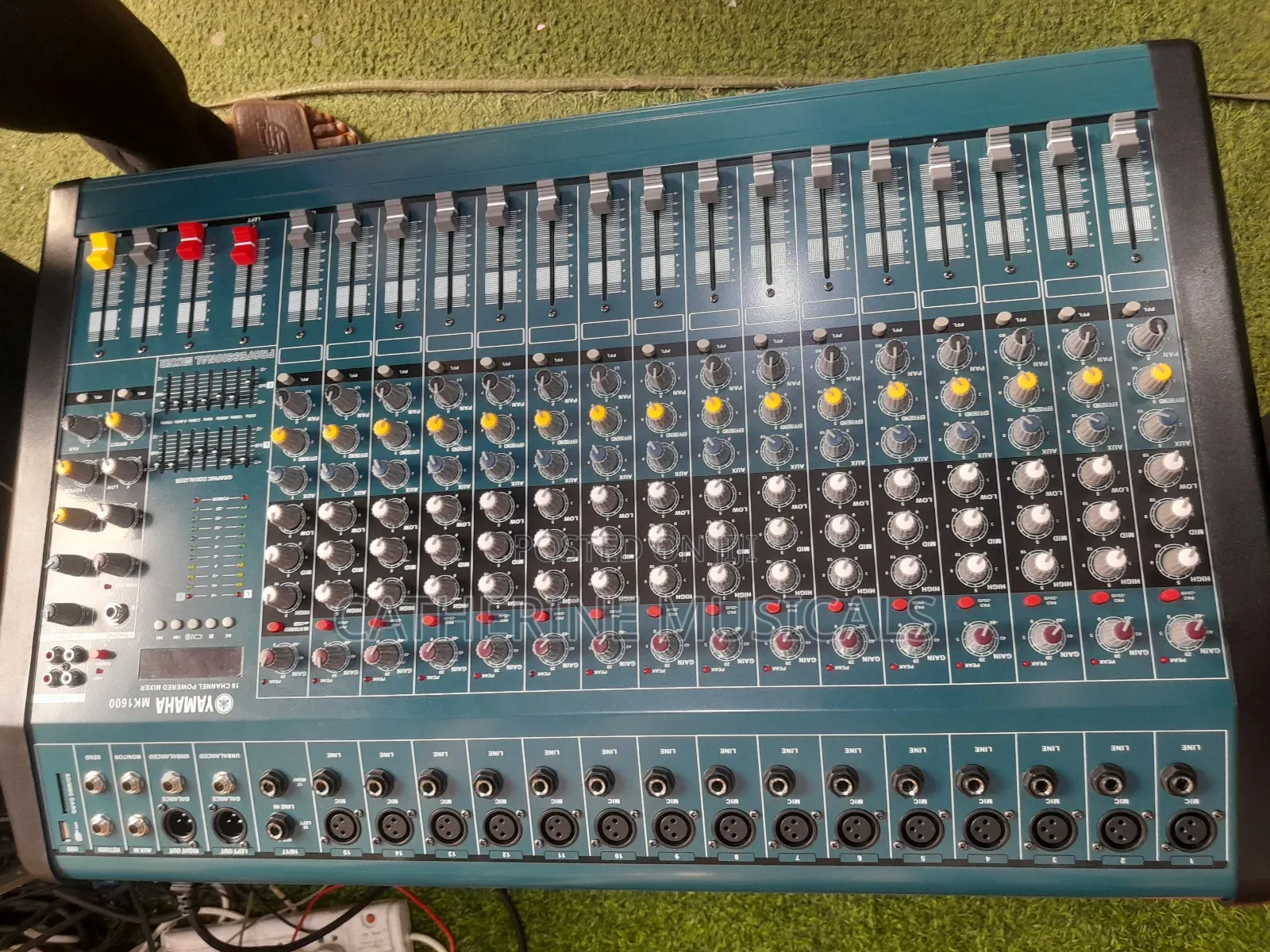 Yamaha Mk 16 Channel Powered Mixer