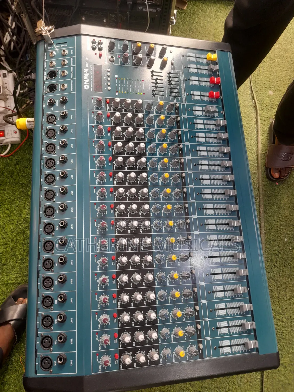 Yamaha Mk 16 Channel Powered Mixer