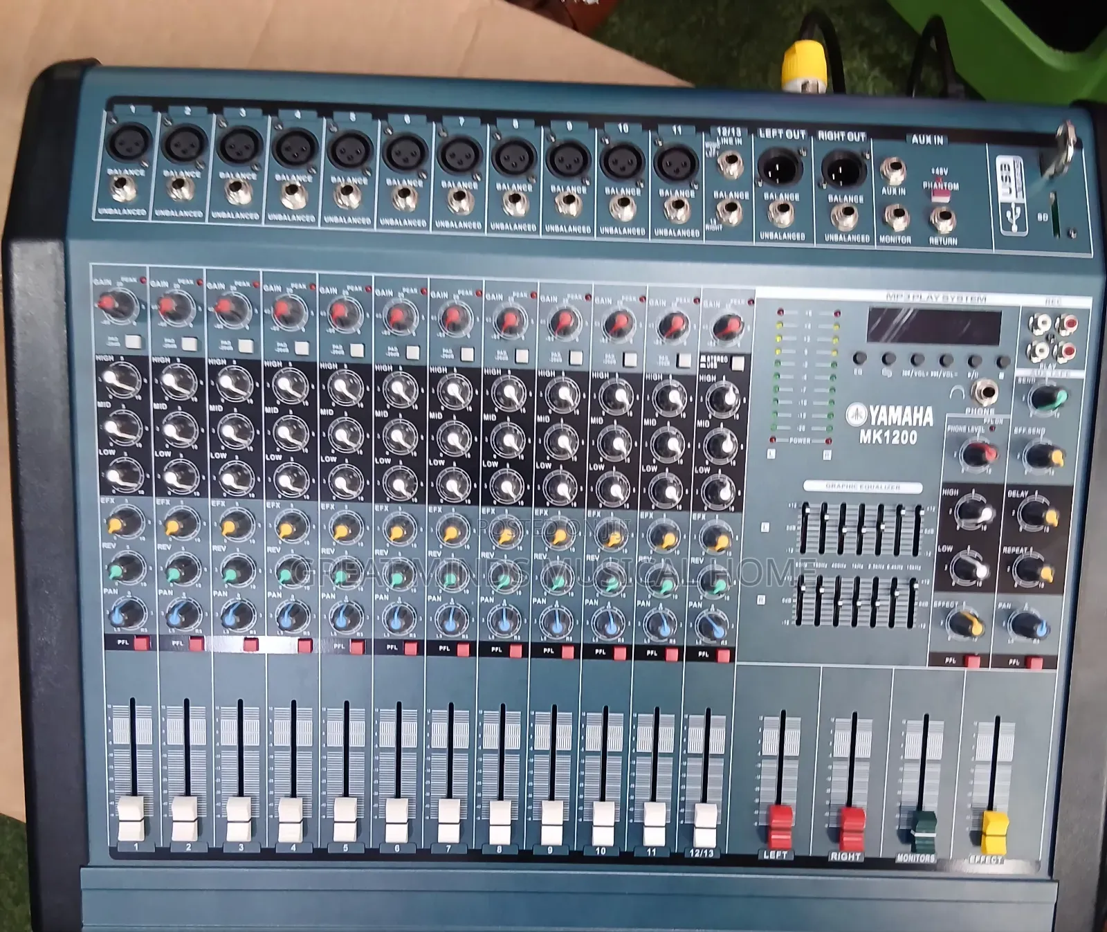 Yamaha Mk 12 Channels Powered Mixer