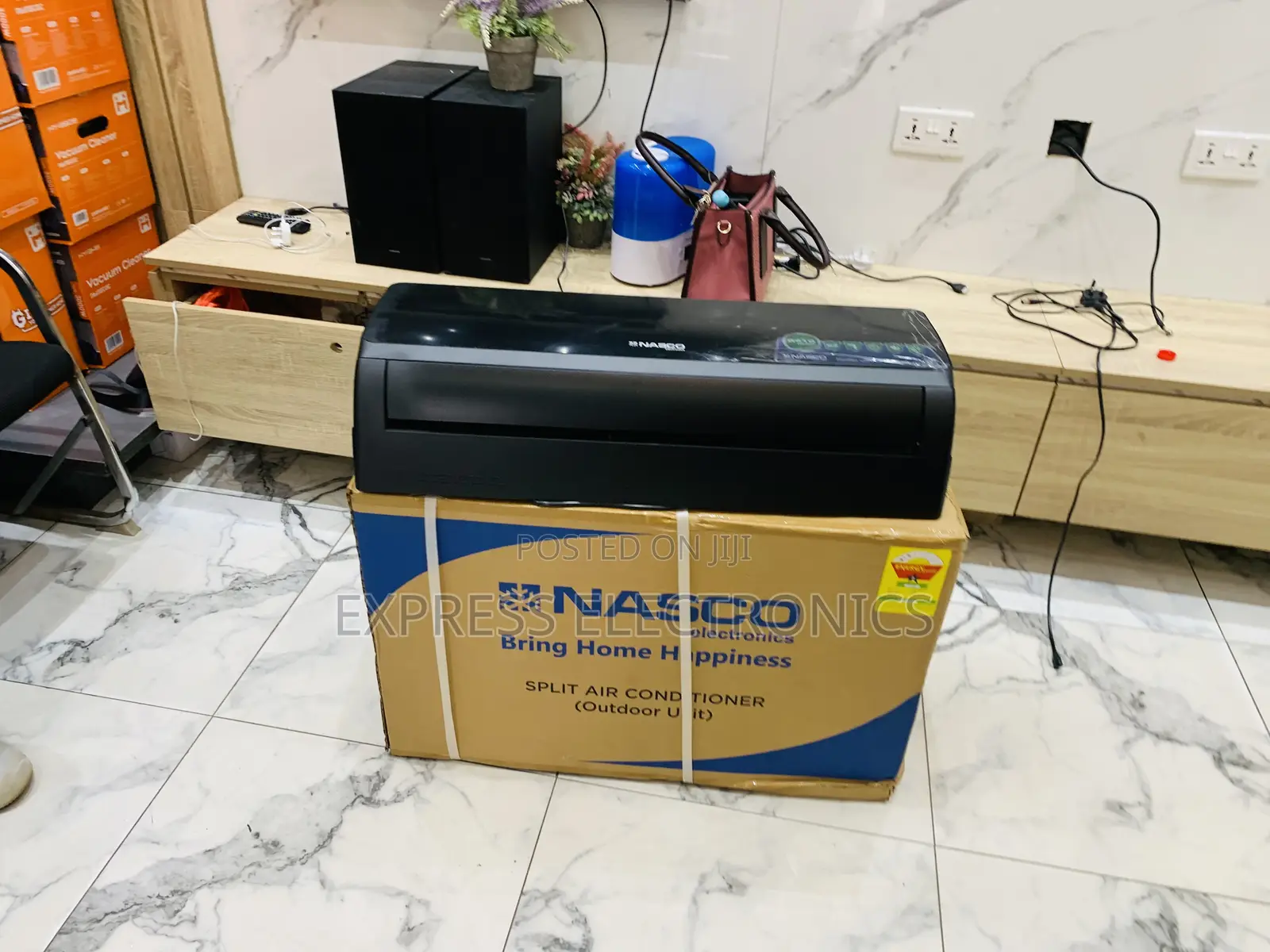 Ultra Modern Sleek Air Conditioner 2.5hp Splitvr410 Gas Black
