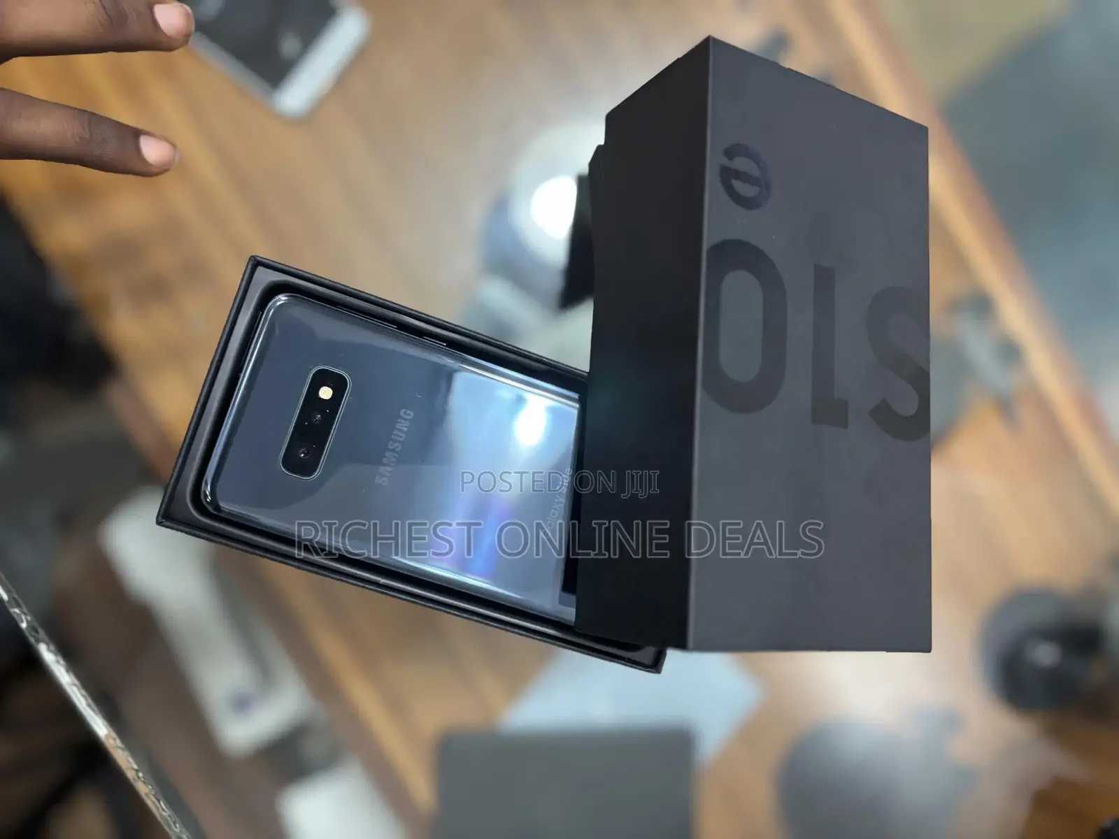 New Samsung Galaxy S10e 128 GB Black