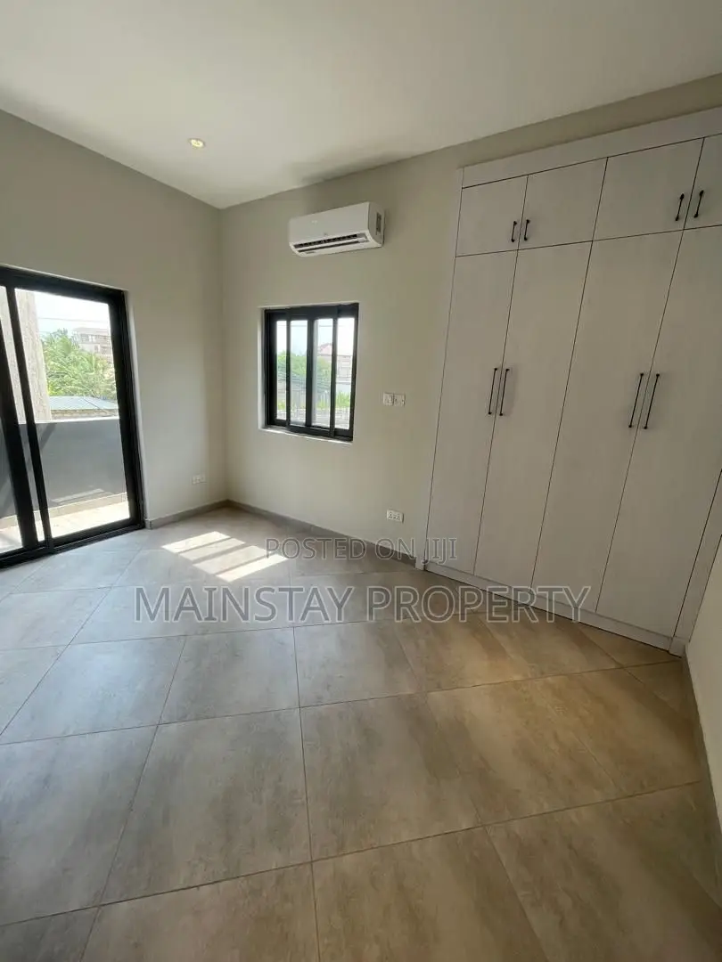 4bdrm House in Adenta for sale