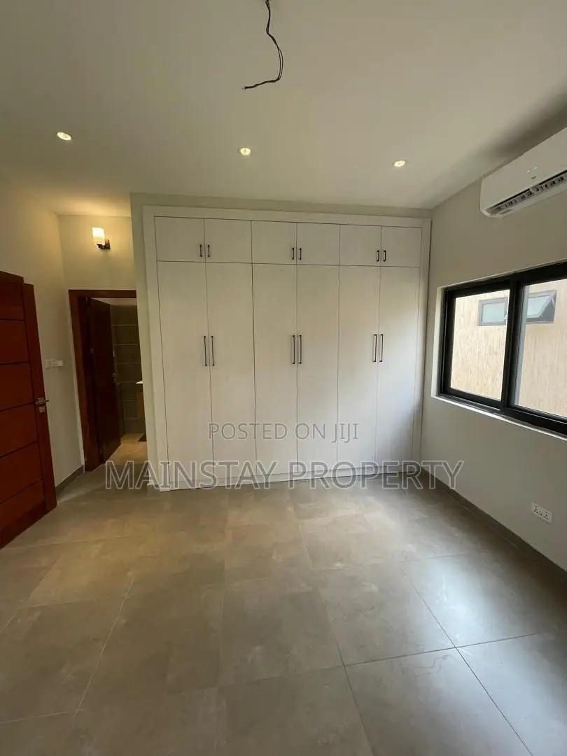 4bdrm House in Adenta for sale