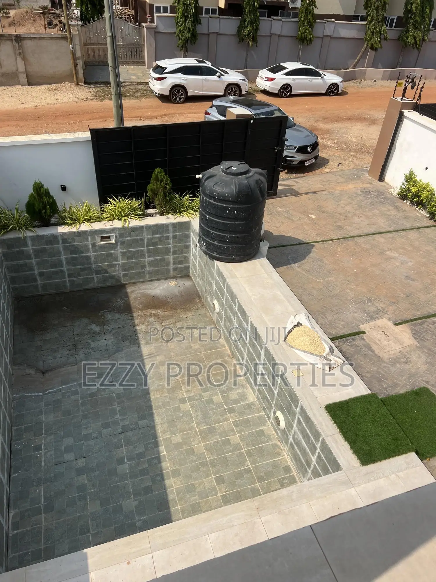 3bdrm Duplex in East Legon Hills for sale