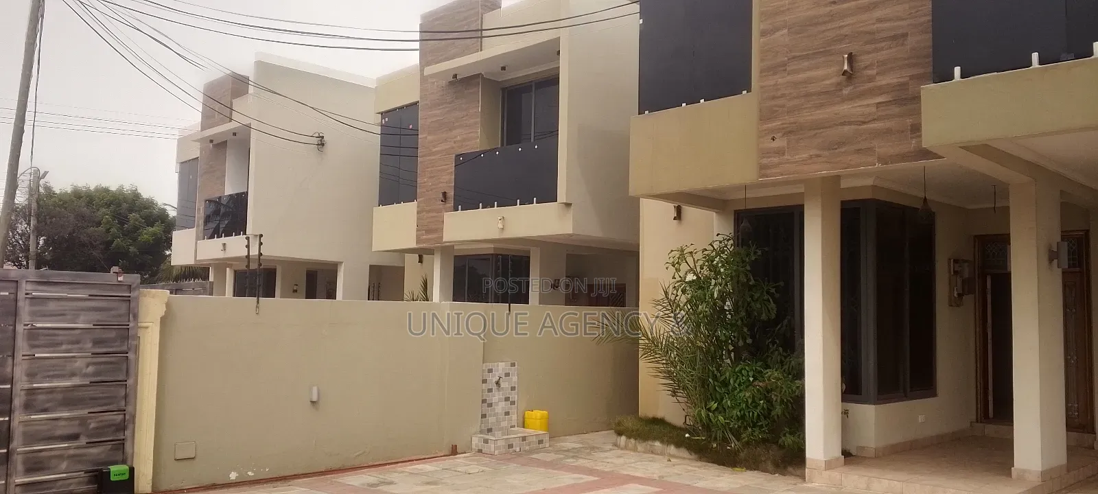 4bdrm Duplex in Spintex for sale
