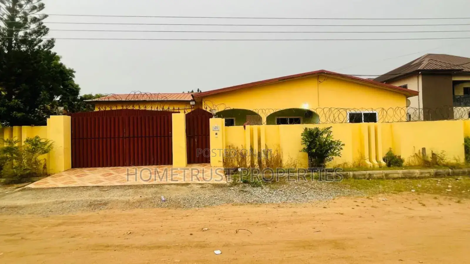 5bdrm Block of Flats in Home Trust, Ablekuma for sale