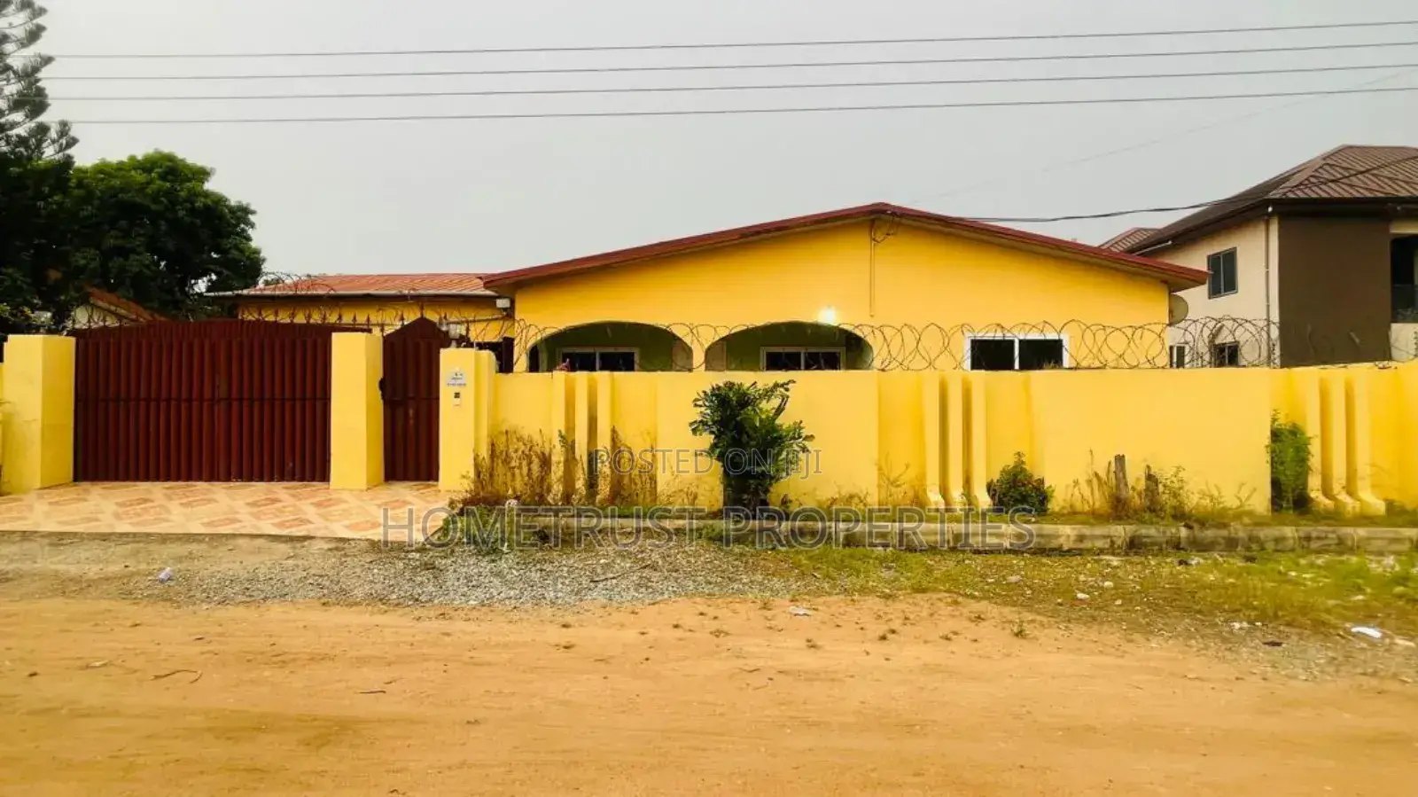 5bdrm Block of Flats in Home Trust, Ablekuma for sale