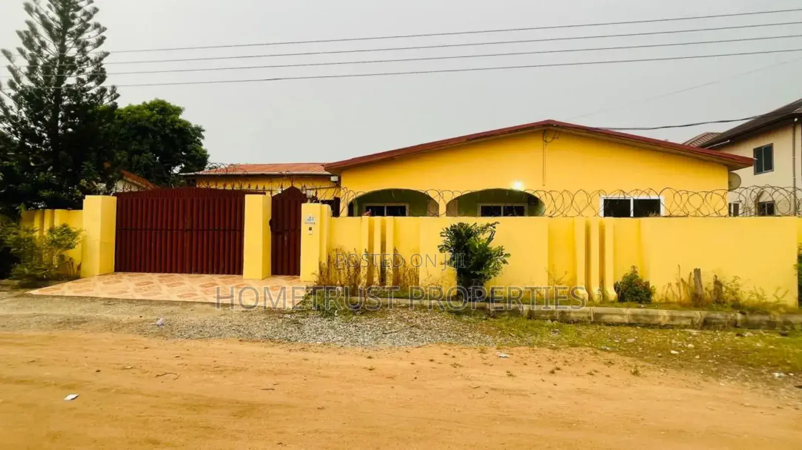 5bdrm Block of Flats in Home Trust, Ablekuma for sale