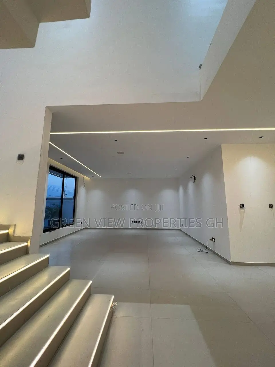 4bdrm Duplex in East Legon for sale
