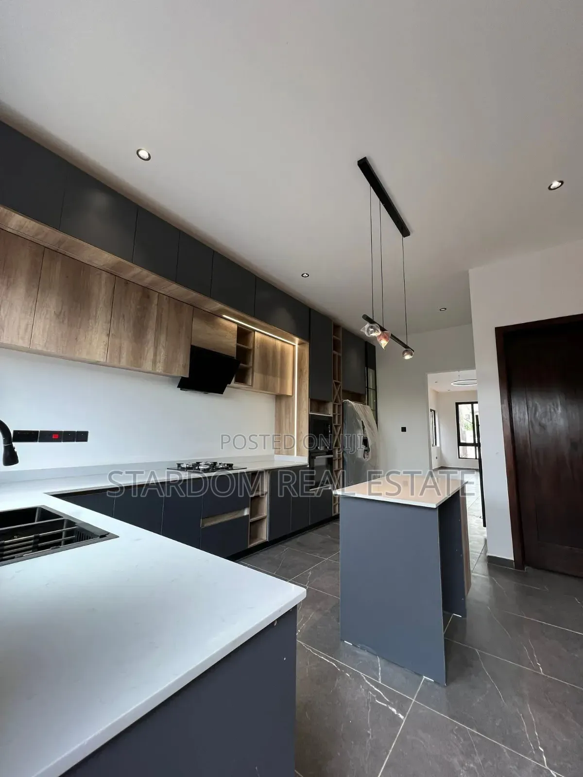 4bdrm Duplex in Oyarifa for sale