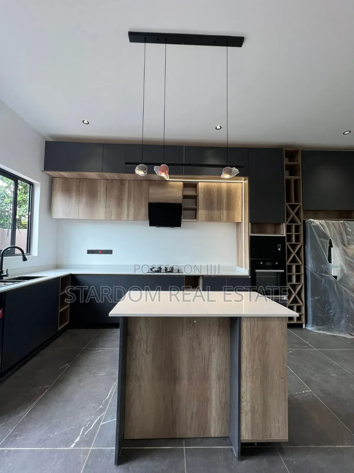 4bdrm Duplex in Oyarifa for sale