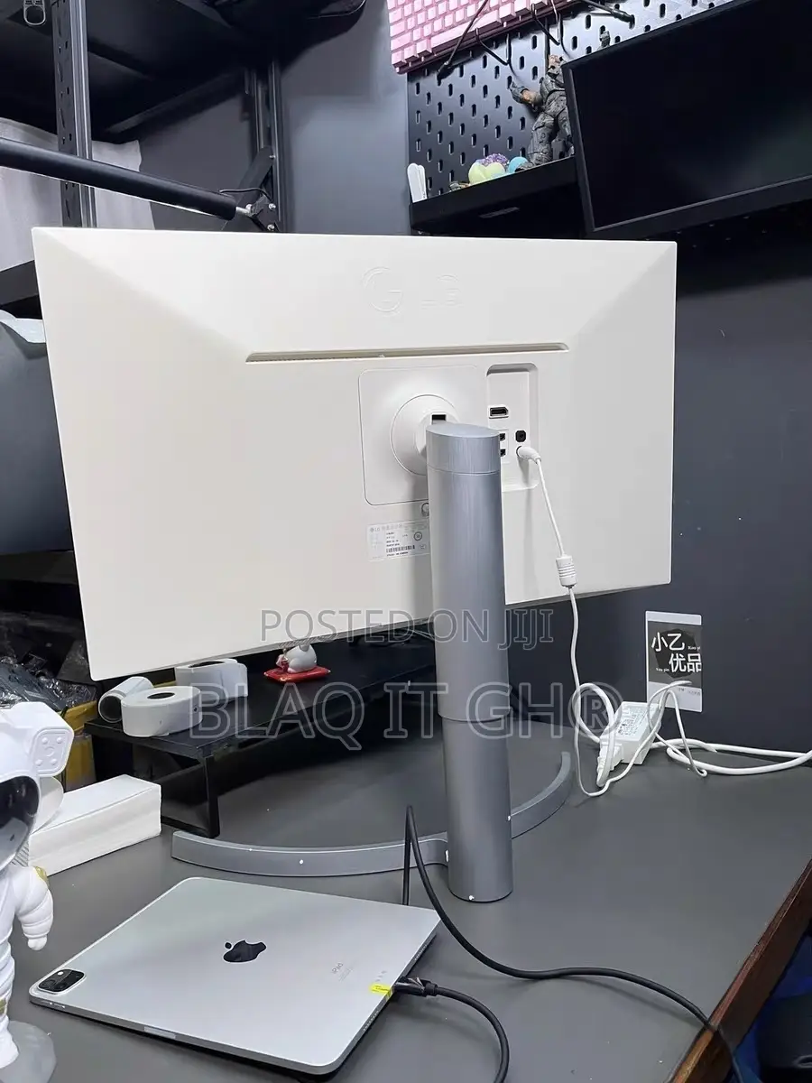 27 Inches Lg Resolution Uhd Edgeless Monitor