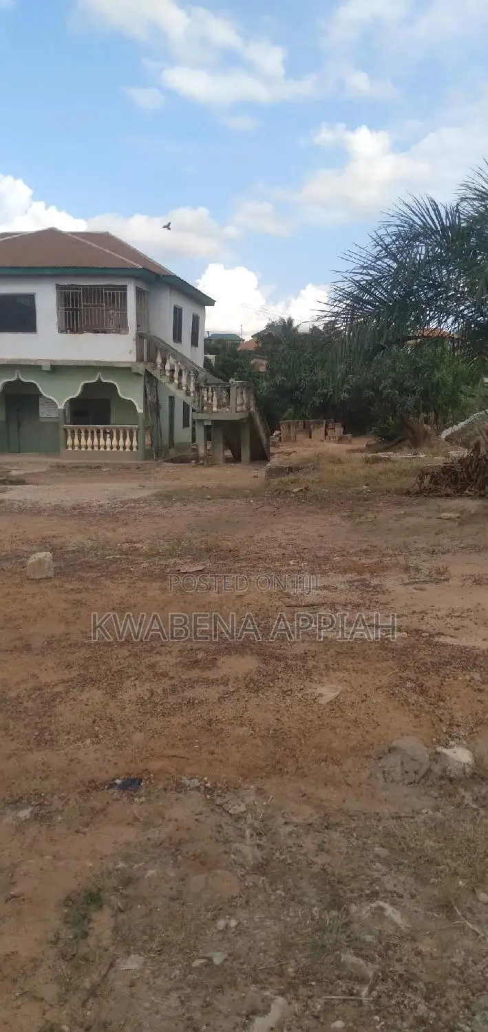 School Is on Sales at Atonsu Adagya