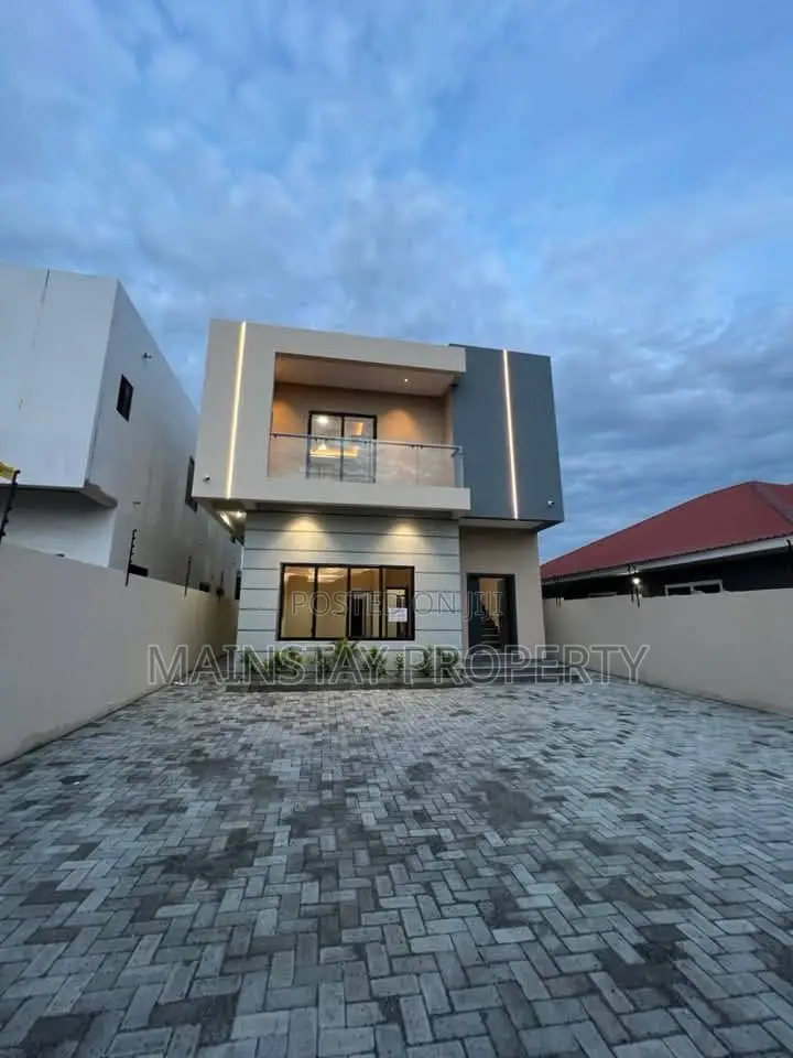 4bdrm House in Lake Side Estate for sale