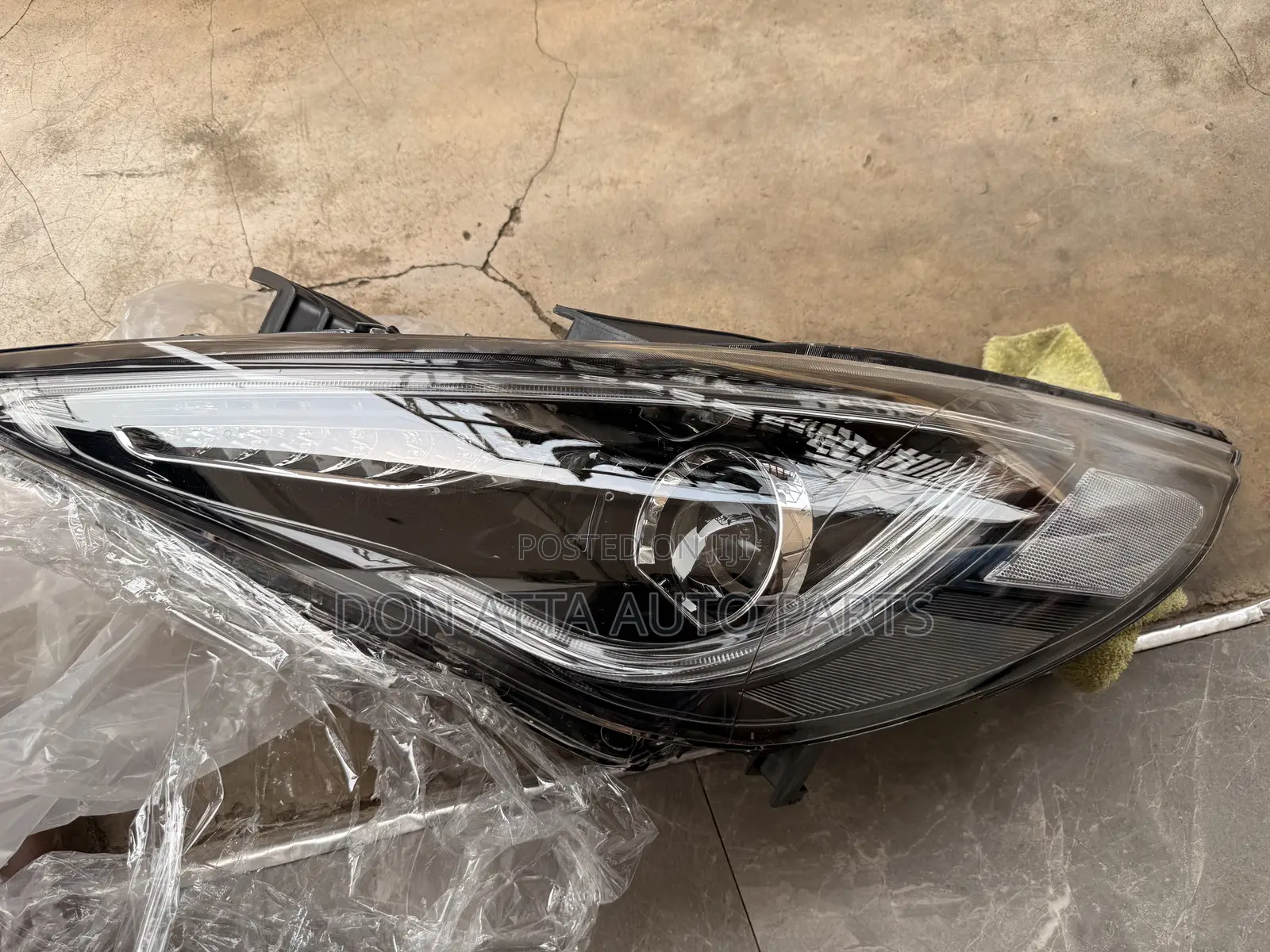  Hyundai Sonata 2011–2013 Spec Headlights Available
