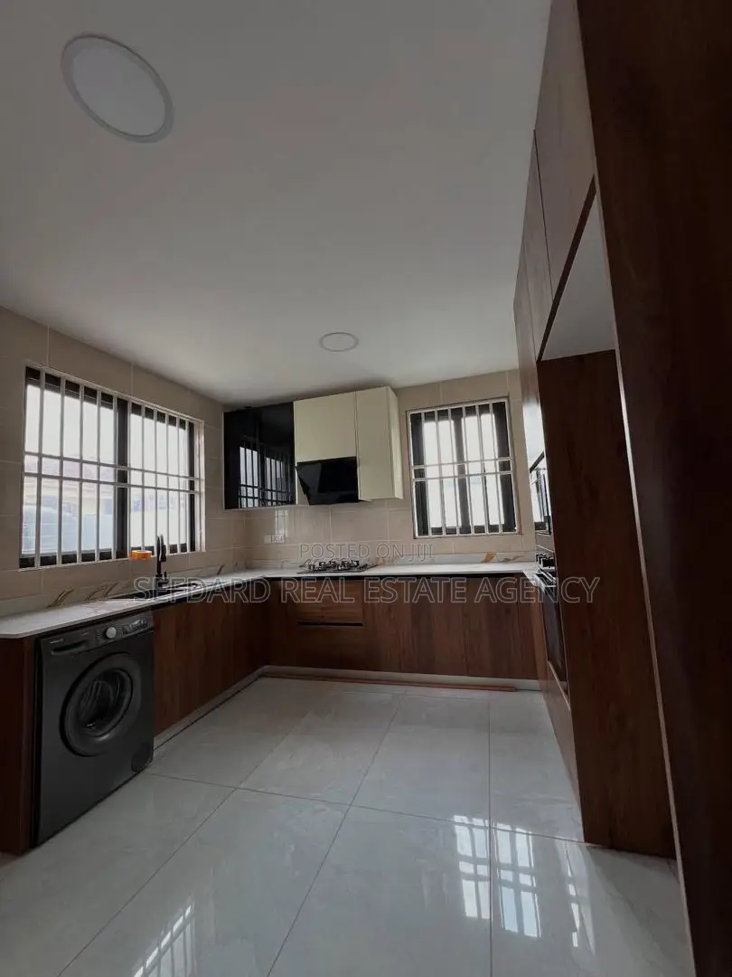 4bdrm House in East Legon for sale