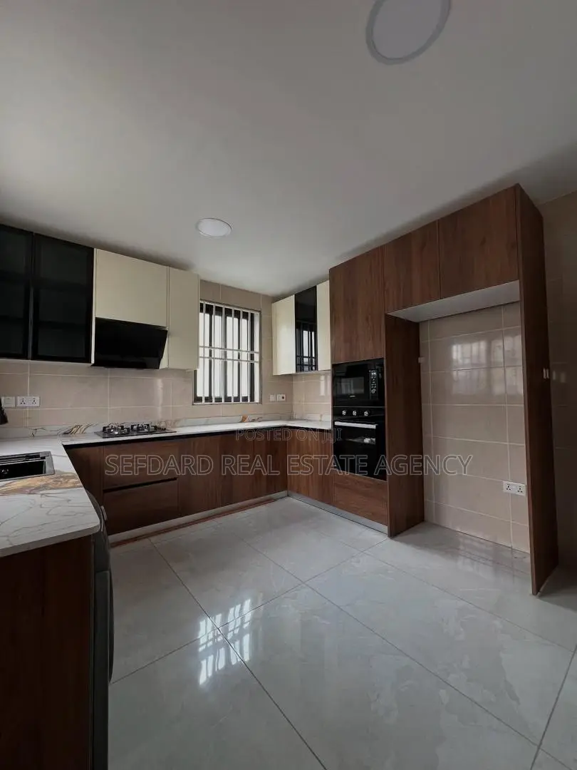 4bdrm House in East Legon for sale