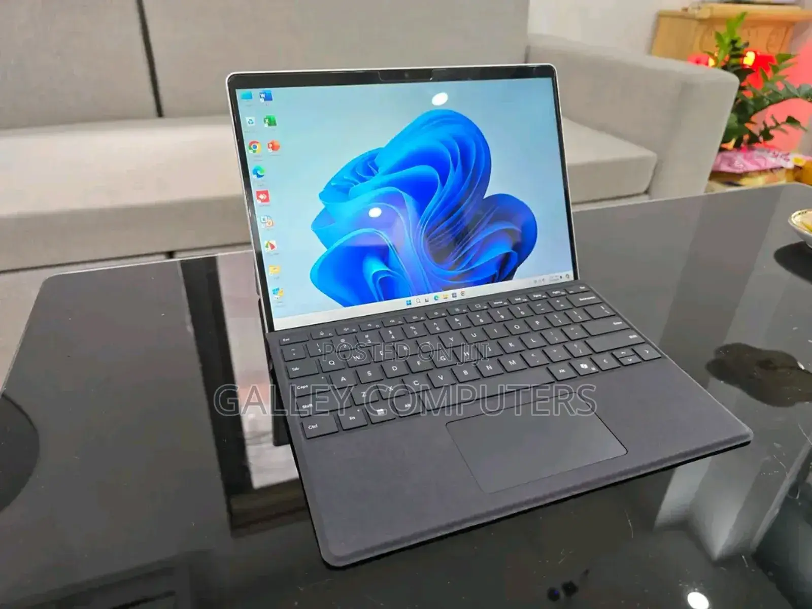 New Laptop Microsoft Surface Pro 8 8GB Intel Core i5 SSD 256GB