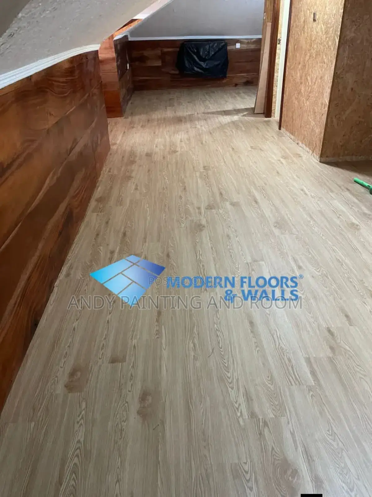 Modern Vinyl Flooring Installer