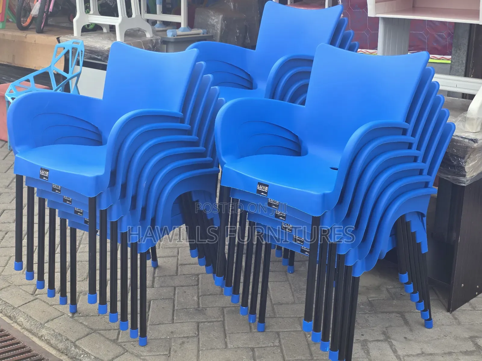 Luxe Brand Plastic Chair With Armrest and Metal Legs