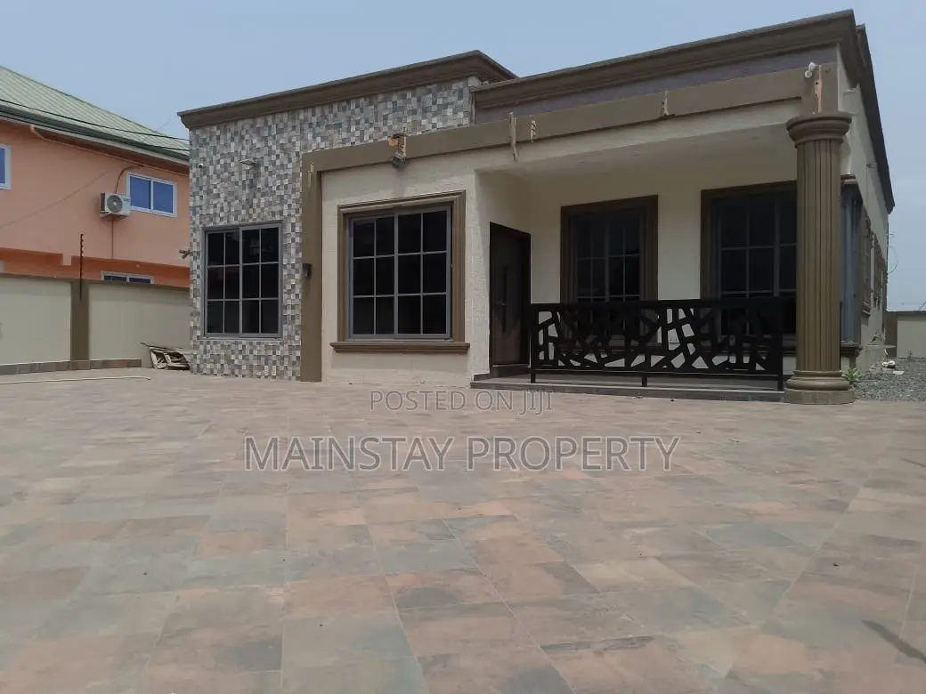 3bdrm House in Ashaley Botwe for sale