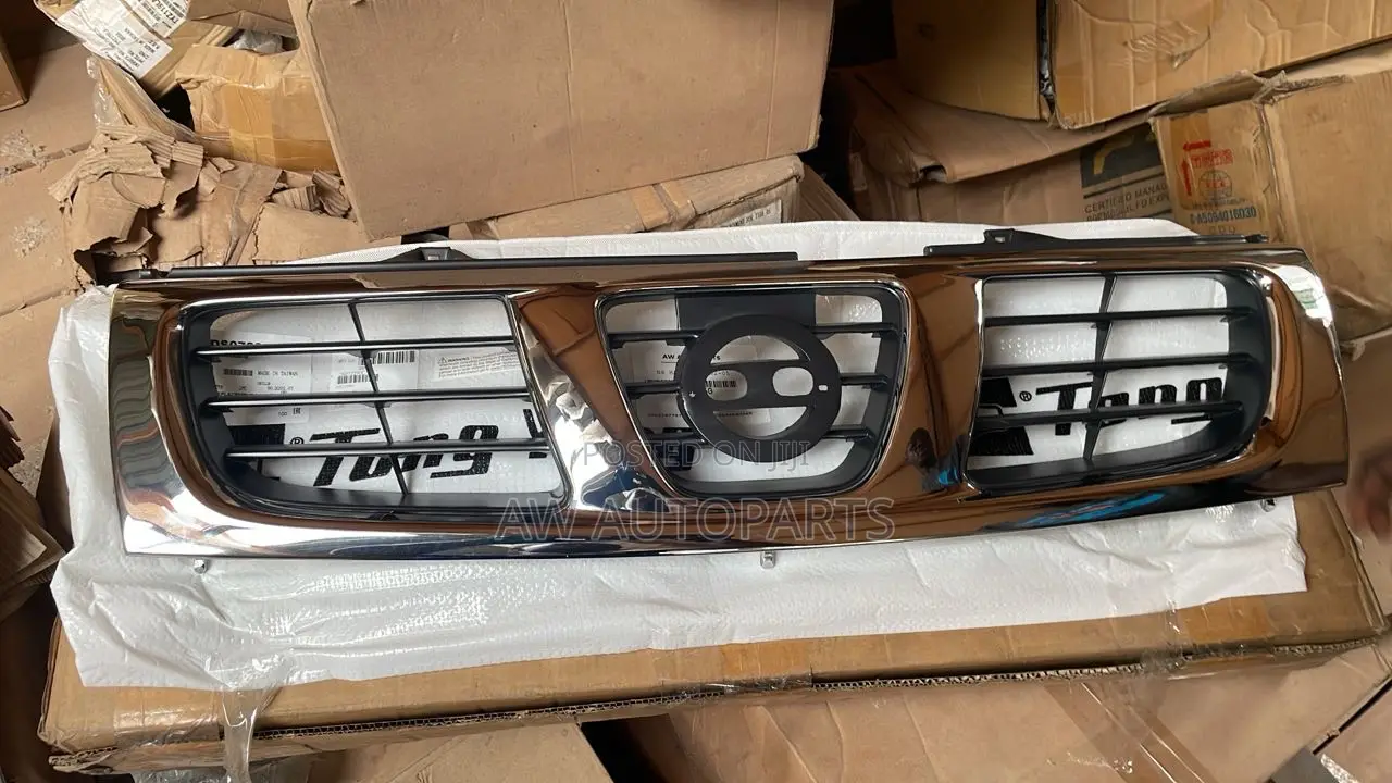 Nissan Hard Body 2002 Grille