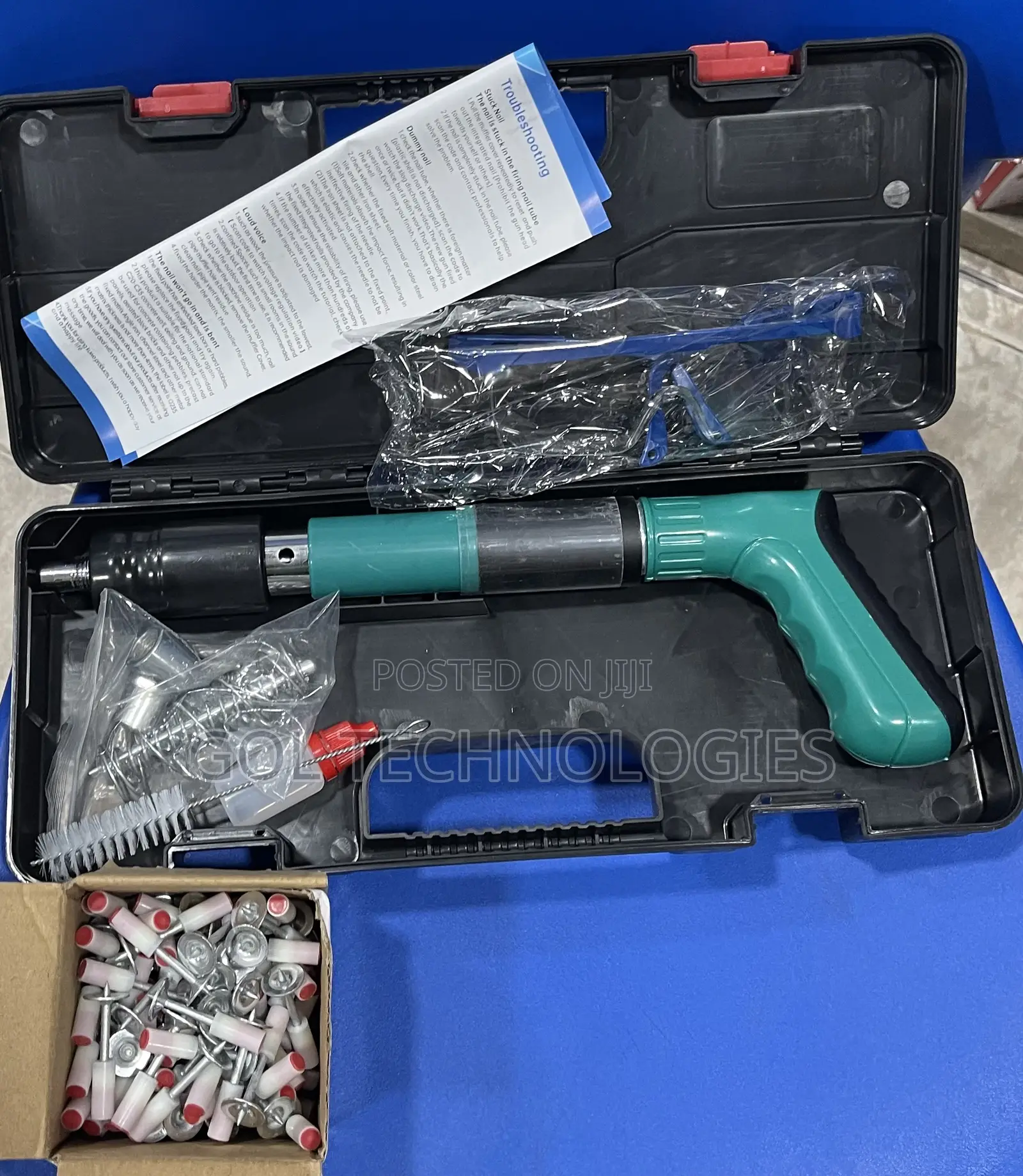 Manual Steel Nail Gun Kit With A Pack Of Nails