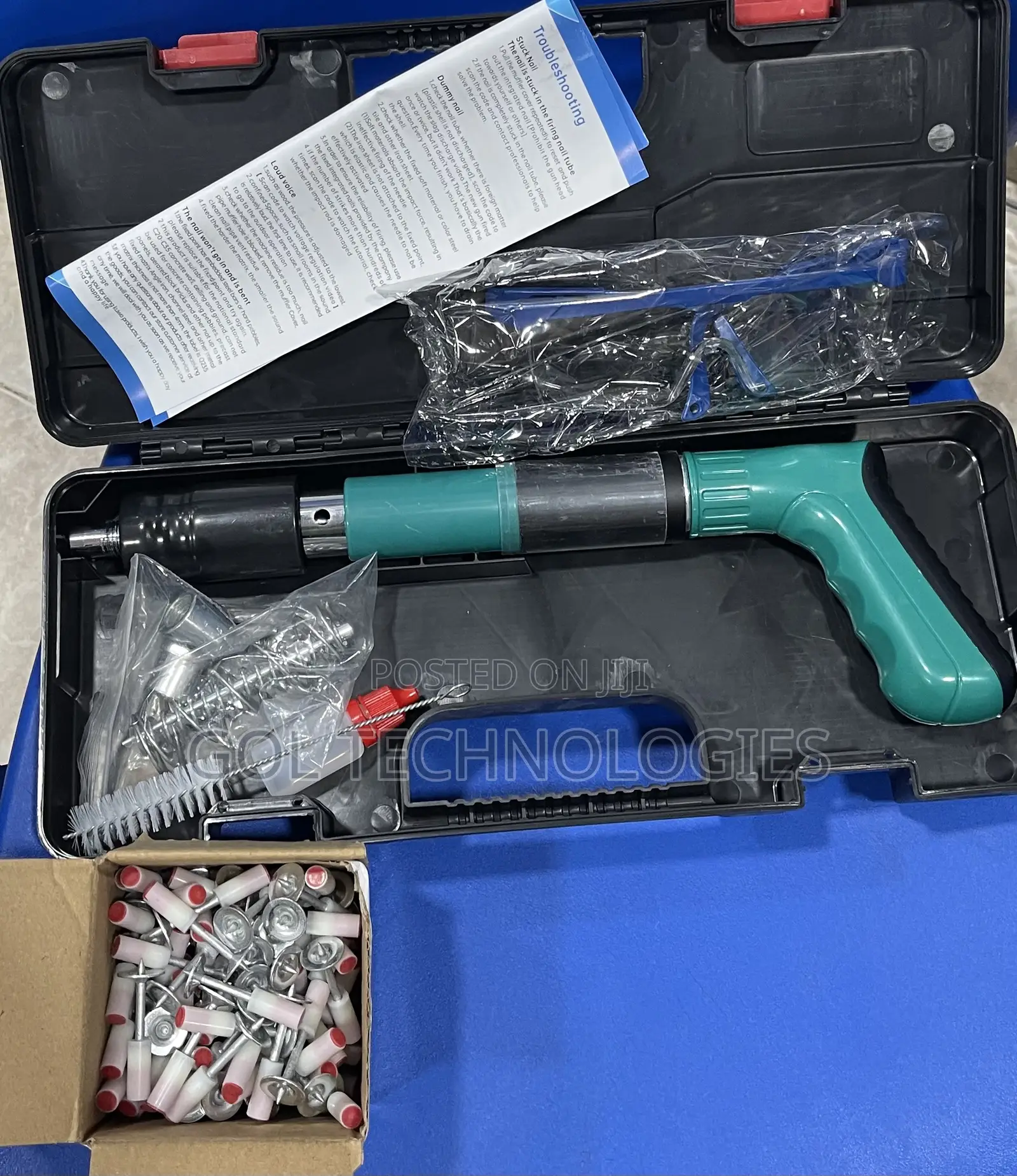 Manual Steel Nail Gun Kit With A Pack Of Nails